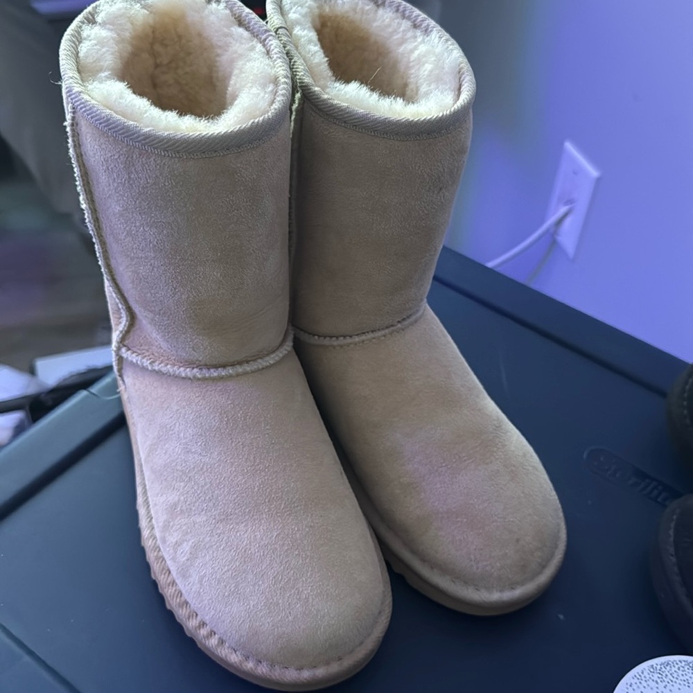 Women’s ugg sand
